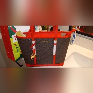 This Michael kors handbag is made uniquely designed materials. It's brand new!